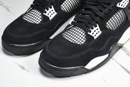 AIR 'WHITE JORDAN RETRO THUNDER' FQ8138-001 4 1023